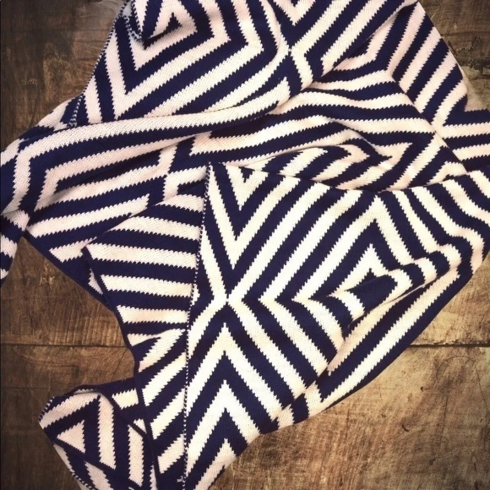 SOFT Sweater Blanket, Diamond Pattern, Blue/White‎